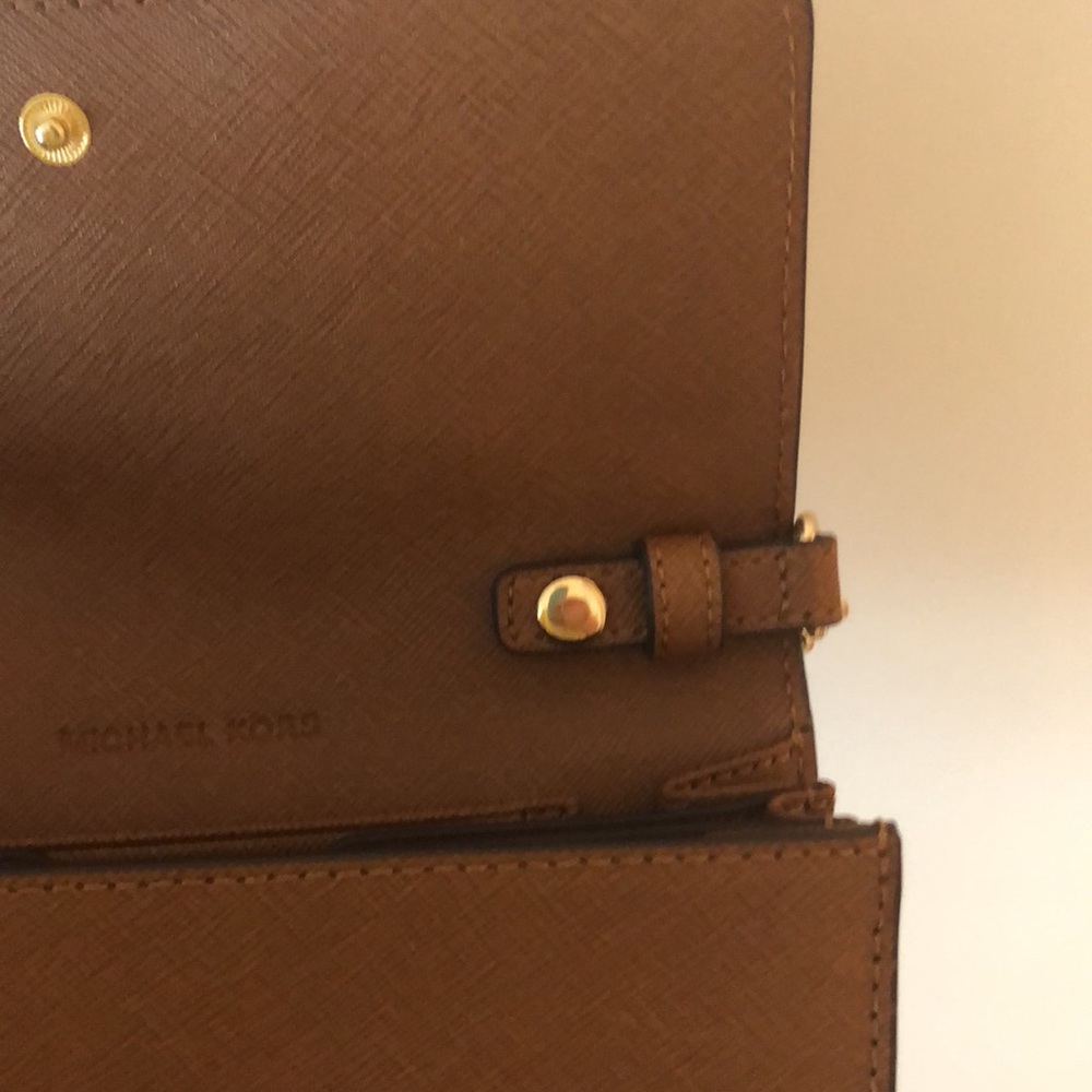 Michael Kors Leather Crossbody w/removable strap - Picture 3 of 5